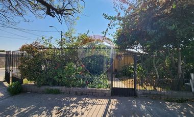 ¡Casa ideal en La Cisterna, amplio patio!