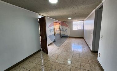 ¡Casa ideal en La Cisterna, amplio patio!