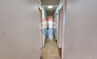 ¡Casa ideal en La Cisterna, amplio patio!