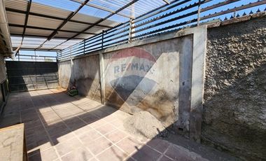 ¡Casa ideal en La Cisterna, amplio patio!