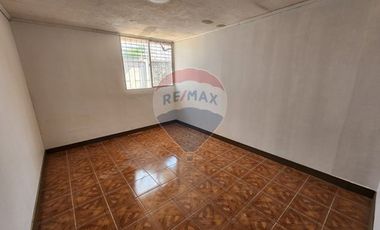 ¡Casa ideal en La Cisterna, amplio patio!