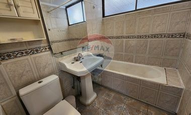 ¡Casa ideal en La Cisterna, amplio patio!