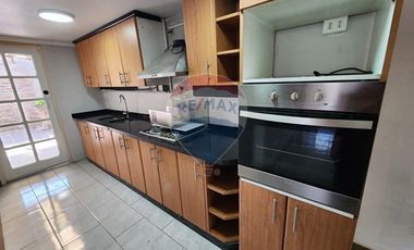 ¡Casa ideal en La Cisterna, amplio patio!