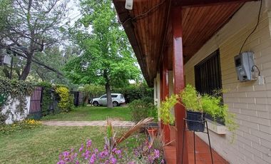 Casa Amplio terreno, luminosa, jardín y Piscina
