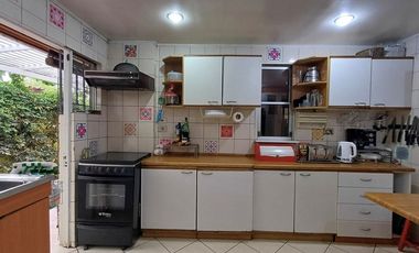 Casa Amplio terreno, luminosa, jardín y Piscina