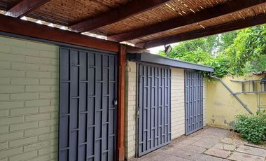 Casa Amplio terreno, luminosa, jardín y Piscina