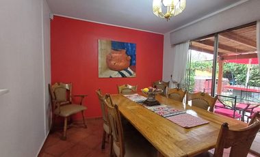 Casa Amplio terreno, luminosa, jardín y Piscina