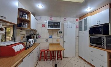 Casa Amplio terreno, luminosa, jardín y Piscina