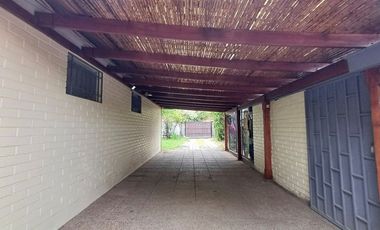 Casa Amplio terreno, luminosa, jardín y Piscina