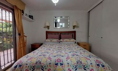 Casa Amplio terreno, luminosa, jardín y Piscina