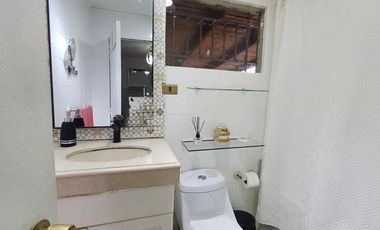 Casa Amplio terreno, luminosa, jardín y Piscina