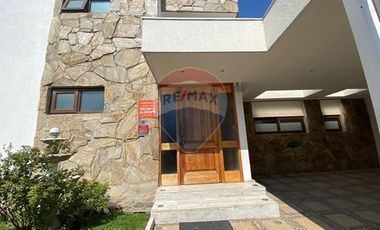 Amplia y luminosa casa en Peñalolén