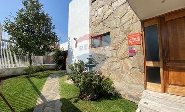 Amplia y luminosa casa en Peñalolén