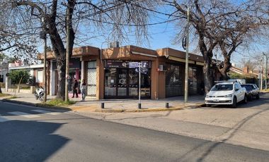 Dos Locales en Venta, uno gastronomico en Beccar