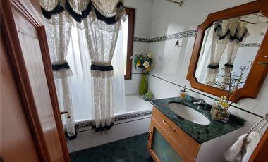 Amplia y entretenida casa 5 dormitorios