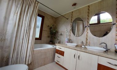 Amplia y entretenida casa 5 dormitorios