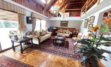 Amplia y entretenida casa 5 dormitorios