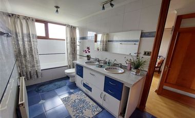 Amplia y entretenida casa 5 dormitorios