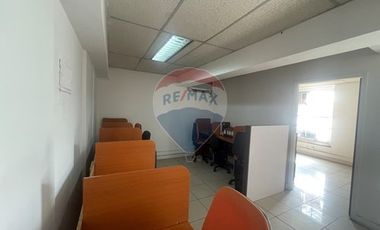 Amplia y luminosa Oficina