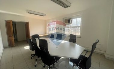 Amplia y luminosa Oficina