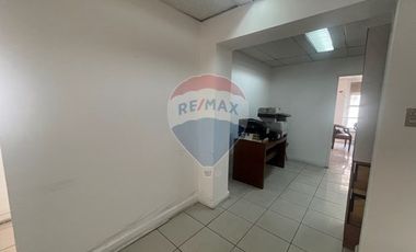 Amplia y luminosa Oficina