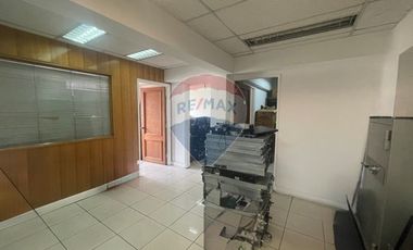 Amplia y luminosa Oficina