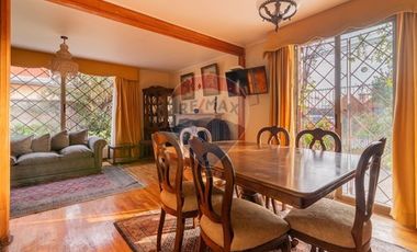 Hermosa casa en Villa Macul, minutos metro Quilin