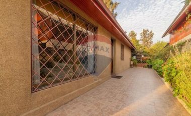 Hermosa casa en Villa Macul, minutos metro Quilin