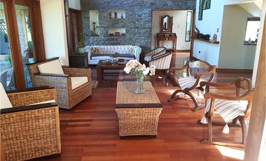 Parcela con gran casa en condominio 5D+5B