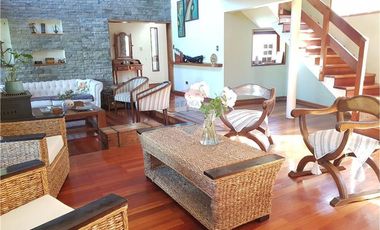 Parcela con gran casa en condominio 5D+5B