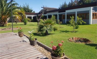 Parcela con gran casa en condominio 5D+5B