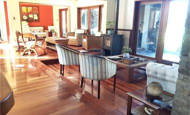 Parcela con gran casa en condominio 5D+5B