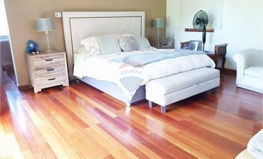 Parcela con gran casa en condominio 5D+5B