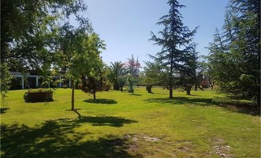 Parcela con gran casa en condominio 5D+5B