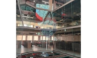 Moderno Edificio Corporativo - Metro Los Héroes