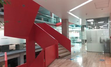 Moderno Edificio Corporativo - Metro Los Héroes