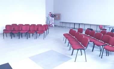 Moderno Edificio Corporativo - Metro Los Héroes