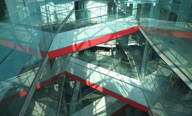 Moderno Edificio Corporativo - Metro Los Héroes