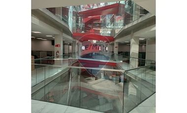 Moderno Edificio Corporativo - Metro Los Héroes