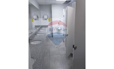 Moderno Edificio Corporativo - Metro Los Héroes