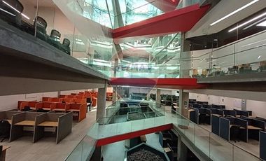 Moderno Edificio Corporativo - Metro Los Héroes