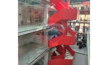 Moderno Edificio Corporativo - Metro Los Héroes