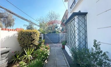 En Venta Casa Remodelada, Av. Bilbao, Providencia