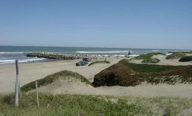 Casa en venta - 2 Dormitorios 2 Baños - Cochera - 300Mts2 - Mar de Cobo