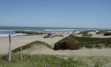 Casa en venta - 2 Dormitorios 2 Baños - Cochera - 300Mts2 - Mar de Cobo