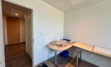 Oficina con Estacionamiento y Bodega Clinica Meds