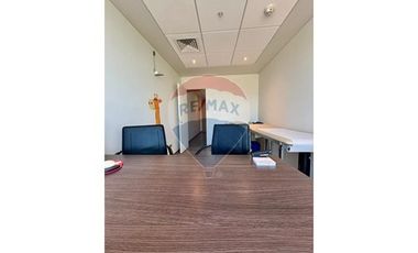 Oficina con Estacionamiento y Bodega Clinica Meds