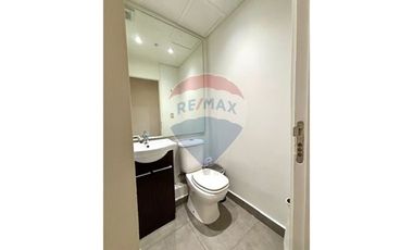 Oficina con Estacionamiento y Bodega Clinica Meds