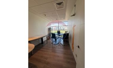Oficina con Estacionamiento y Bodega Clinica Meds