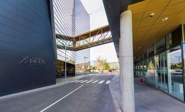 Oficina con Estacionamiento y Bodega Clinica Meds